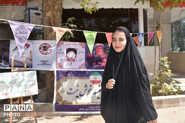 نمایشگاه امر به معروف در اداره آموزش و پرورش تبادکان