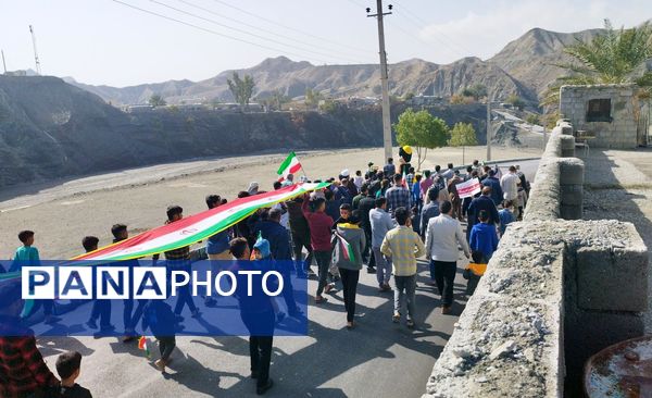 مردم بشاگرد پا به پای انقلاب