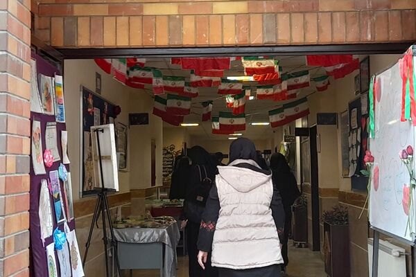  شنیدن صدای انقلاب اسلامی از میان دانش آموزان ایران جان