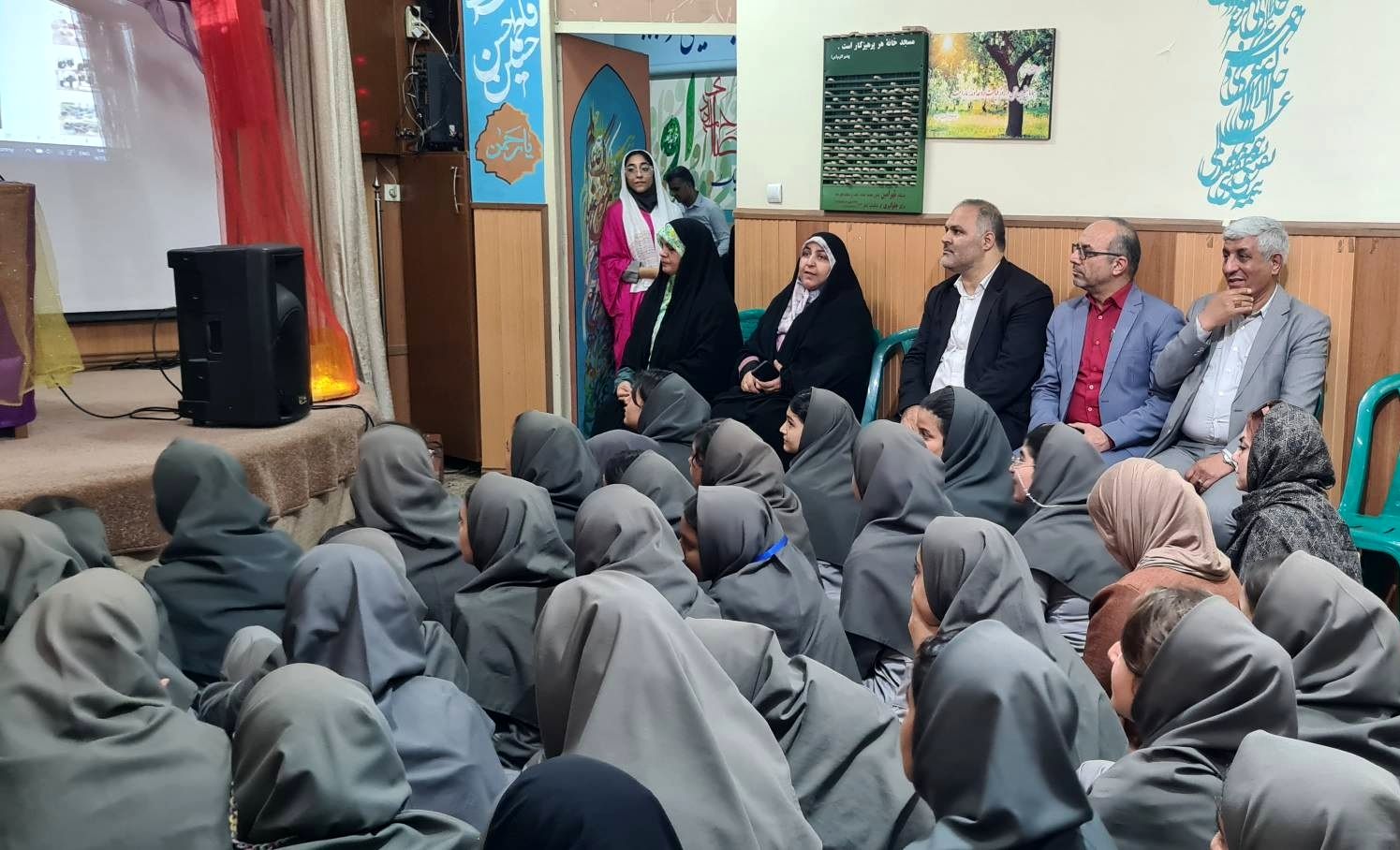 دانش‌آموزان مدرسه شایستگان افتخار آفرینان منطقه۱۶ هستند