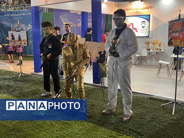 فعالیت غرفه منطقه ۱۰ شهرداری مشهد مقدس در جشنواره خانواده ورزش 