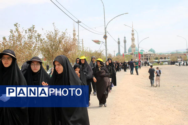 جلوه‌های زیبای انس و همدلی در خدمت به ارادتمندان سیدالشهدا(ع)