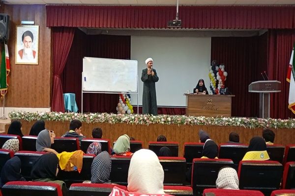 کلاس آموزشی خبرنگاری در کانون مهر تابان نیشابور