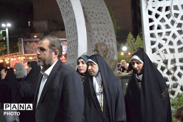 وداع با دوران ابتدایی؛ جشن فارغ‌التحصیلی ششم‌دختران «شیخ مفید» در منطقه ۱۴