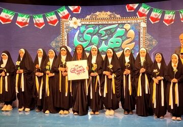 اجرای گروه سرود هیئت دخترانه طوبی در مرکز صداوسیما استان خراسان شمالی