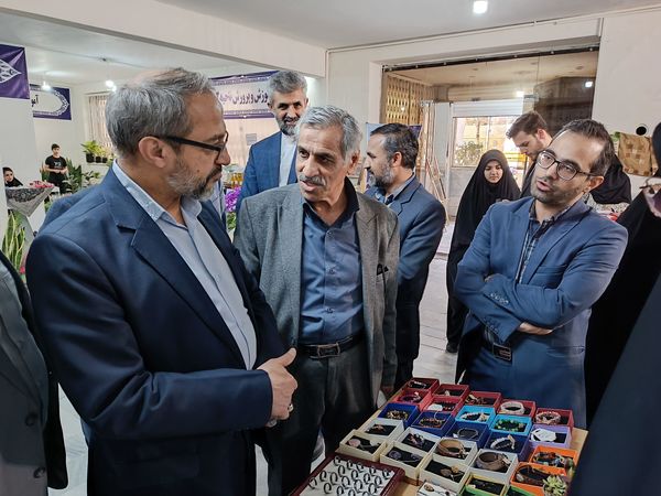 افتتاح اولین نمایشگاه و فروشگاه دستاوردهای هنرجویان مشهد