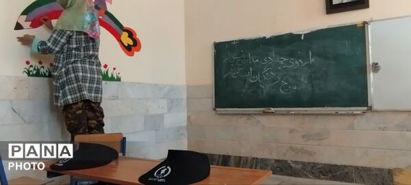 فعالیت گروه جهادی معلمان ناحیه چهار قم در روستاهای نیزار