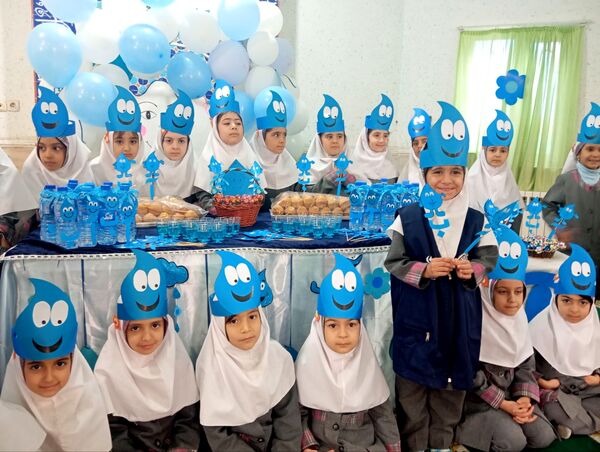 جشن آب در دبستان دخترانه نرجس یک 