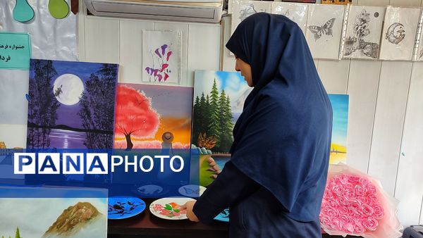 نمایشگاه هنری دانش آموزان در دبیرستان مهردخت 