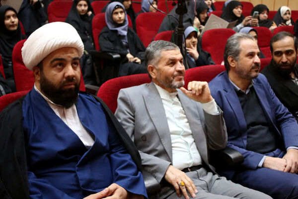 جلوه‌هایی از همایش تقدیر از دختران فعال در هیات‌های دانش‌آموزی قم