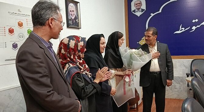 پریزاد نیرومند؛ رتبه یک کنکور سراسری گروه علوم انسانی