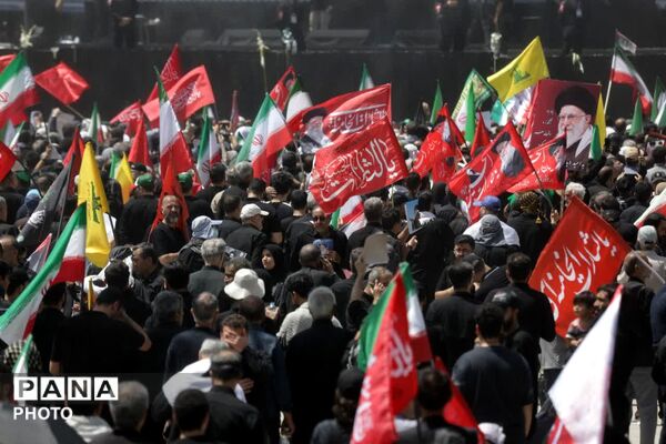 وداع با پیکر مطهر امام شهید در مصلای تهران