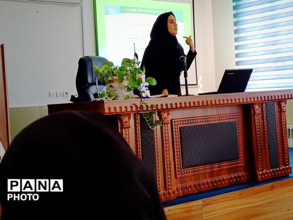 کارگاه استانی آموزشی پیشگیری از خودکشی دانش آموزان در ناحیه پنج مشهد