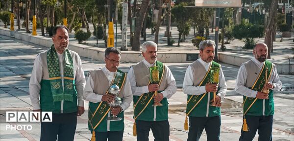 عطر گلاب و نور خدمت در آستان امامزادگان محمد و سکینه خاتون  در آستانه دهه کرامت