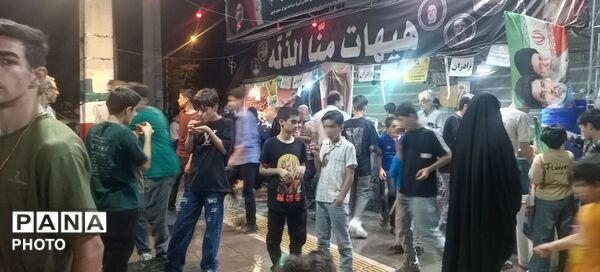 موکب چایخانه همچنان در کنار مردم فعال است
