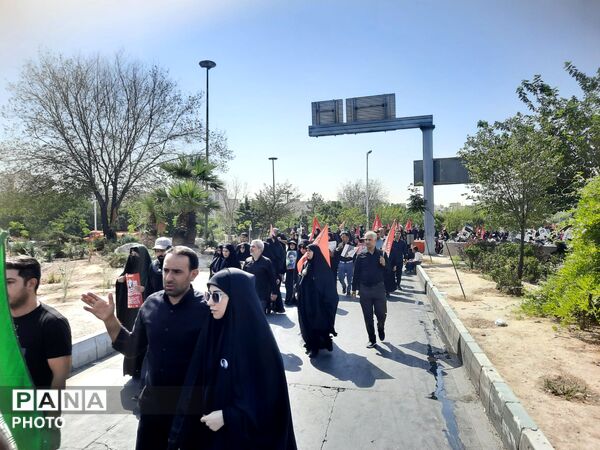 وداع باشکوه ملت با رهبر انقلاب و تشییع پیکر پاک و مطهر ایشان