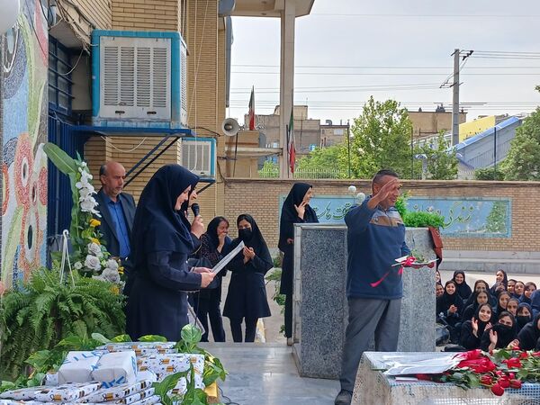 جشن سپاس معلم در هنرستان فنی حرفه‌ای بدیع ناحیه یک