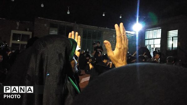 نهمین شب از مراسم عزاداری امام حسین همراه با هئیت زنجیر زنی در مسجد الغدیر