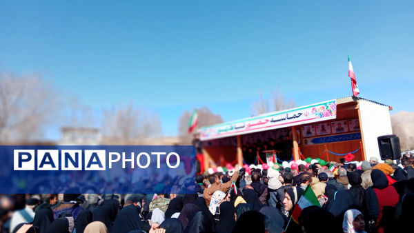 حضور حماسی مردم شهرضا در راهپیمایی 22 بهمن