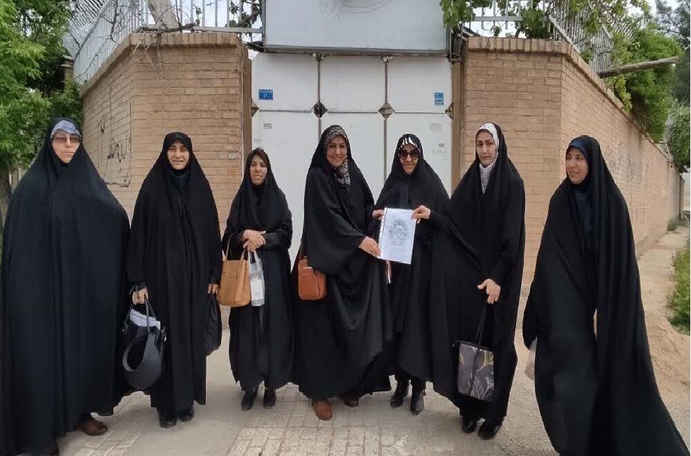 دیدار اعضا کانون کتاب و کتابخوابی خراسان شمالی با سالمندان