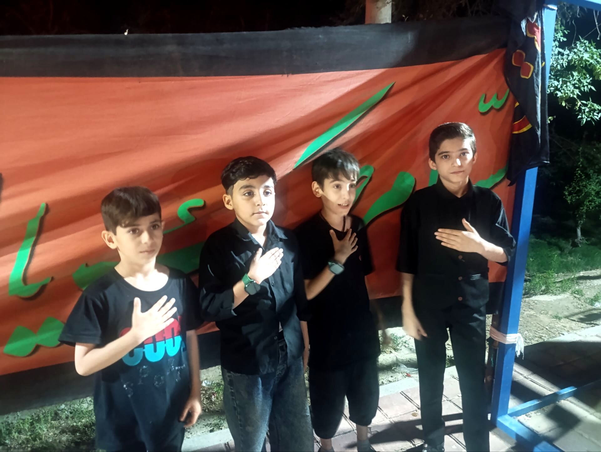 حضور پرشور دهه نودی ها در مراسم عزاداری سید الشهدا