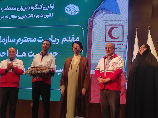 اولین کنگره دبیران استانی کانون‌های دانشجویی هلال احمر 