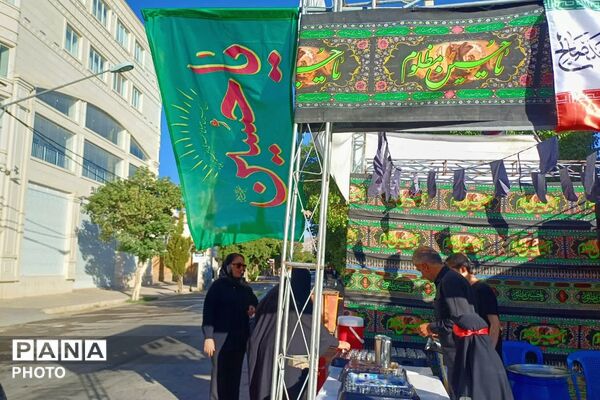موکب فرهنگیان زرقان در خدمت سوگواران حسینی