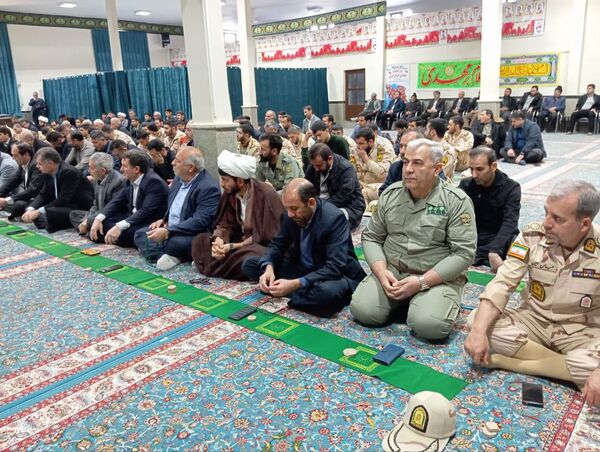 دانش‌آموزان پیشتاز در سنگر نمازجمعه خداآفرین
