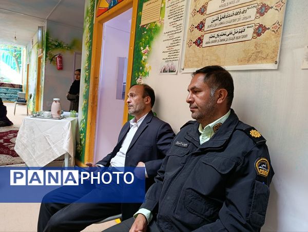  جلسه آموزش خانواده در دبیرستان نمونه اندیشه 