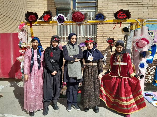 نمایشگاه کارآفرینی دانش‌آموزان دبیرستان حجاب شهرستان ورامین
