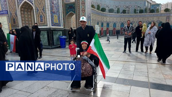 حضور پرشور مردم مشهد در راهپیمایی ۲۲بهمن 