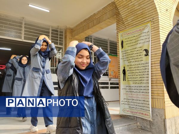 اجرای مانور سراسری زلزله در دبیرستان شاهد شیرودی