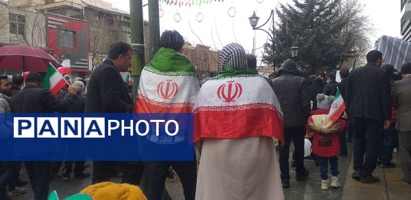 همگام با هم؛ مردم و دانش‌آموزان، شکوه جاودانه ۲۲ بهمن را فریاد می‌زنند