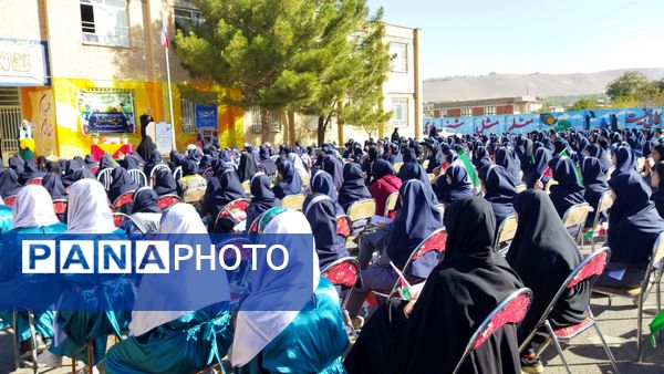 جشن عاطفه‌ها در مدارس اسکو