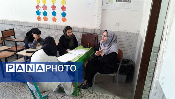 هدایت تحصیلی دانش آموزان پایه نهم دبیرستان میثاق منطقه تبادکان مشهد