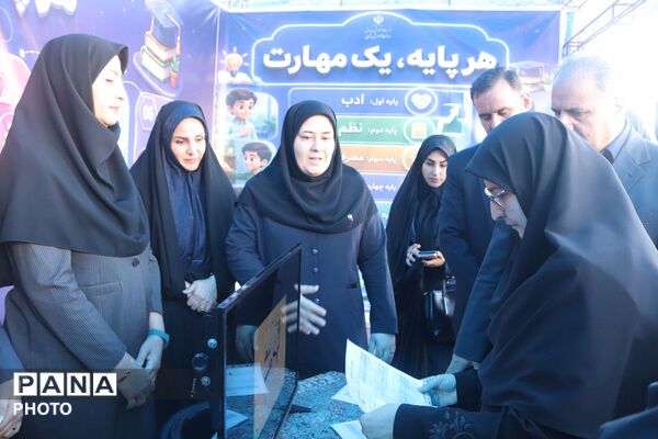 نمایشگاه طرح‌های ارتقا کیفیت آموزش در مقطع ابتدایی استان آذربایجان شرقی با حضور معاون وزیر 

