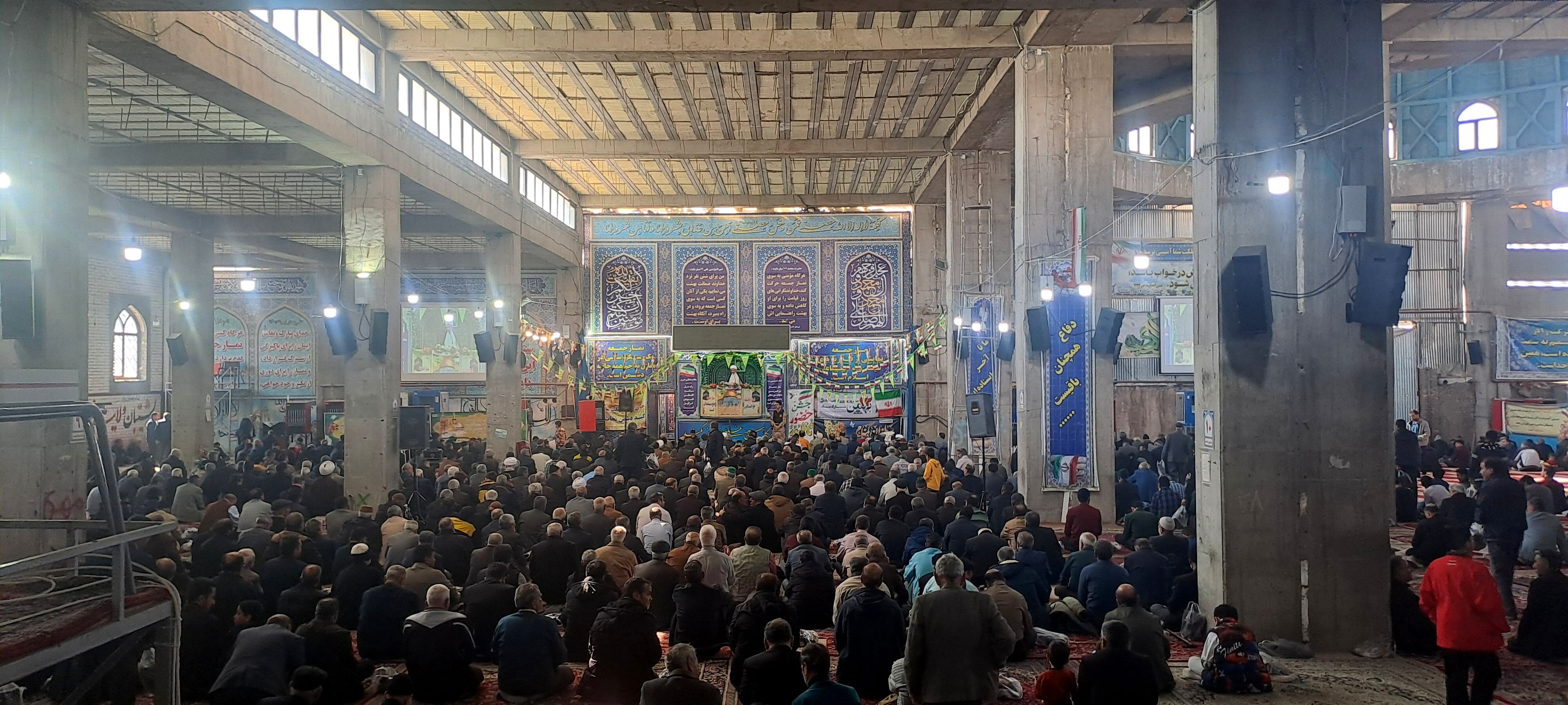 نماز عبادی سیاسی جمعه به همراه سخنرانی پیش از خطبه های معاون پرورشی در نیشابور 