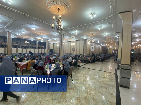 ضیافت افطاری و تقدیر از دانش آموز پیشتازان فعال