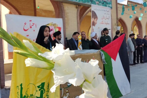 تجدید میثاق دانش‌آموزان با شهدا