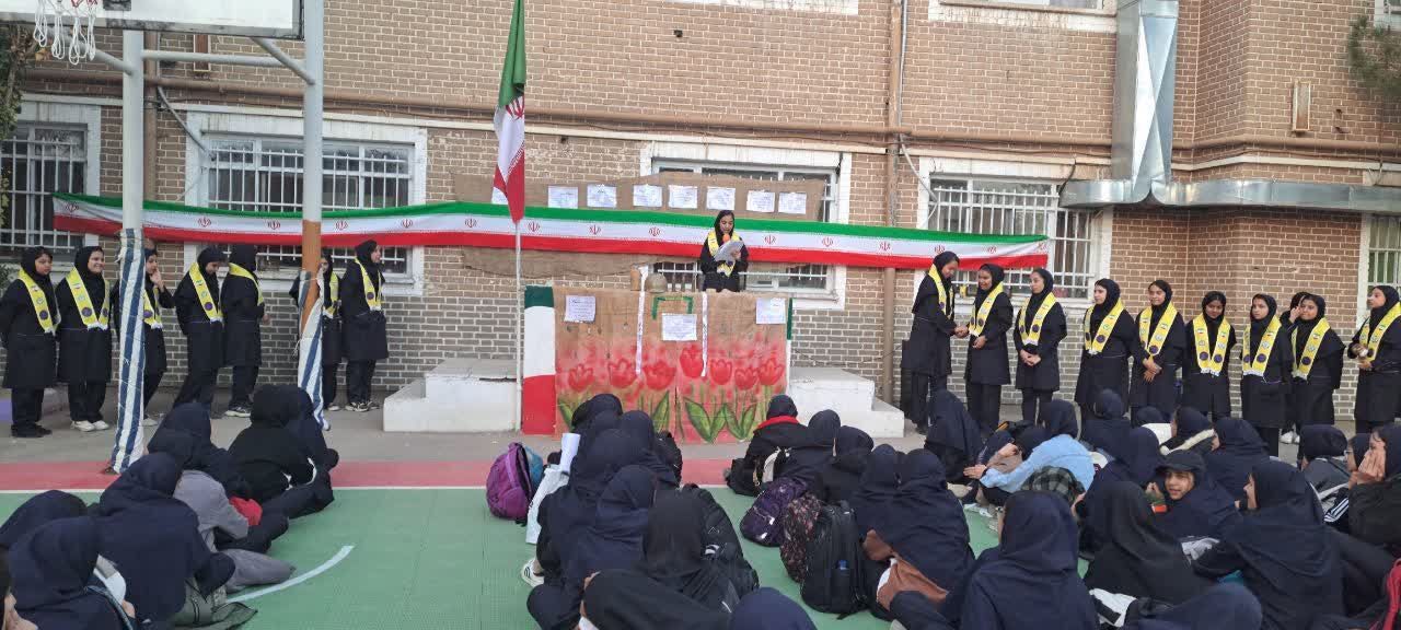برگزاری مراسم ۱۳ ابان در دبیرستان مستوفی ۲