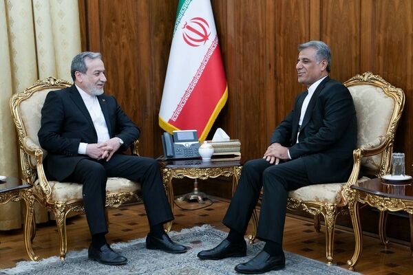 تاکید عراقچی بر تقویت مناسبات دوجانبه اقتصادی تهران و سئول