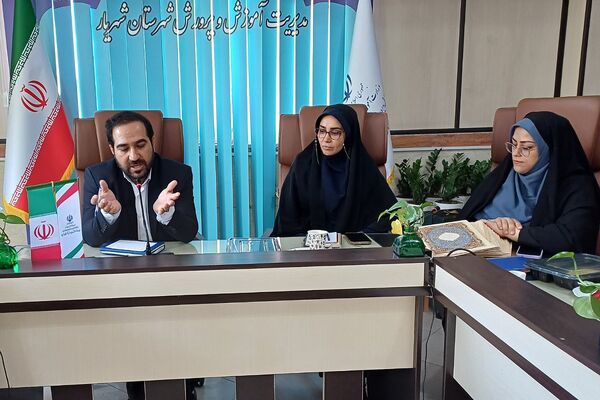 تقدیر از مراقبین سلامت و ارگان‌های مرتبط با حوزه سلامت در اداره آموزش و پرورش شهریار 