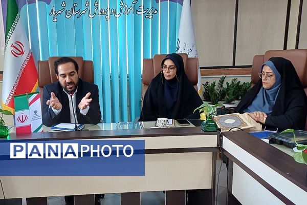 تقدیر از مراقبین سلامت و ارگان‌های مرتبط با حوزه سلامت در اداره آموزش و پرورش شهریار 