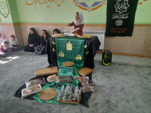 مراسم معنوی روضه حضرت فاطمه زهرا (س) در دبستان فردوس