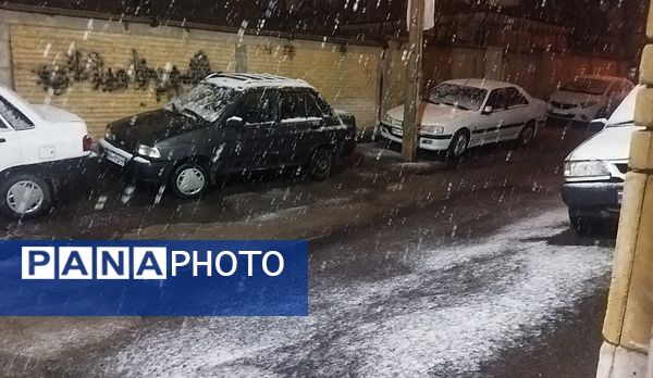 گذری بر دقایق اول بارش برف پاییزی در نیشابور 