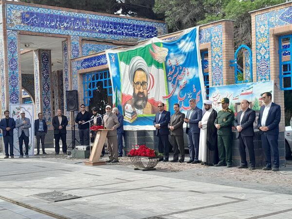 آیین نواختن زنگ سپاس معلم در دبیرستان دخترانه ارشاد تربت حیدریه 