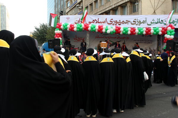 حضور بی‌نظیر دانش‌آموزان پایتخت در یوم الله 13 آبان