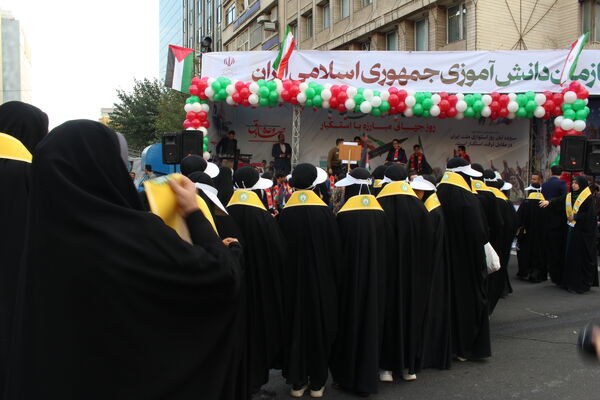 حضور بی‌نظیر دانش‌آموزان پایتخت در یوم الله 13 آبان