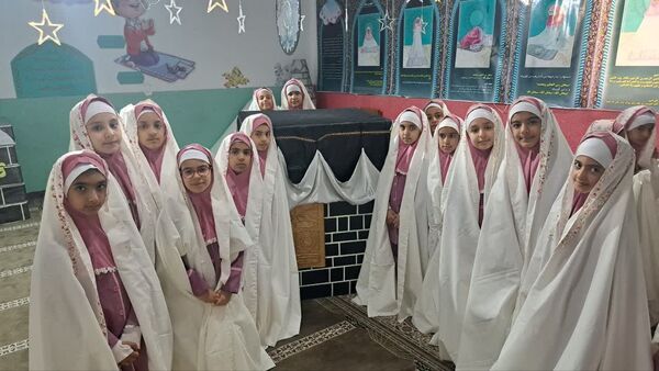 جشن تکلیف دختران کلاس سومی دبستان ام‌ البنین در دارالقرآن مرکزی یزد