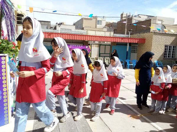 جشن نیکوکاری در دبستان نیلوفران تربت جام